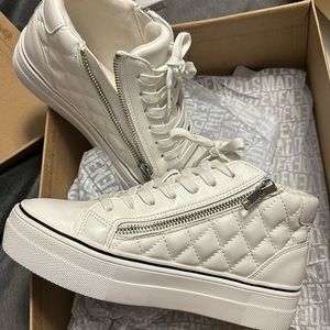 Steve Madden zippered side sneakers